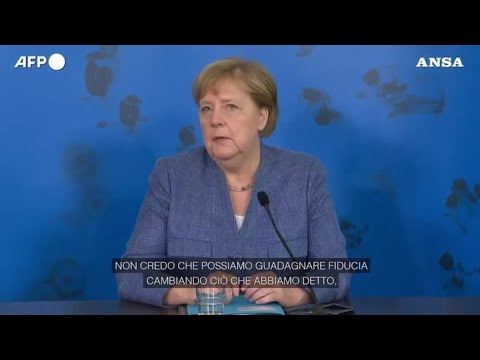 Green pass, Merkel: "Non intendiamo seguire la proposta della Francia"