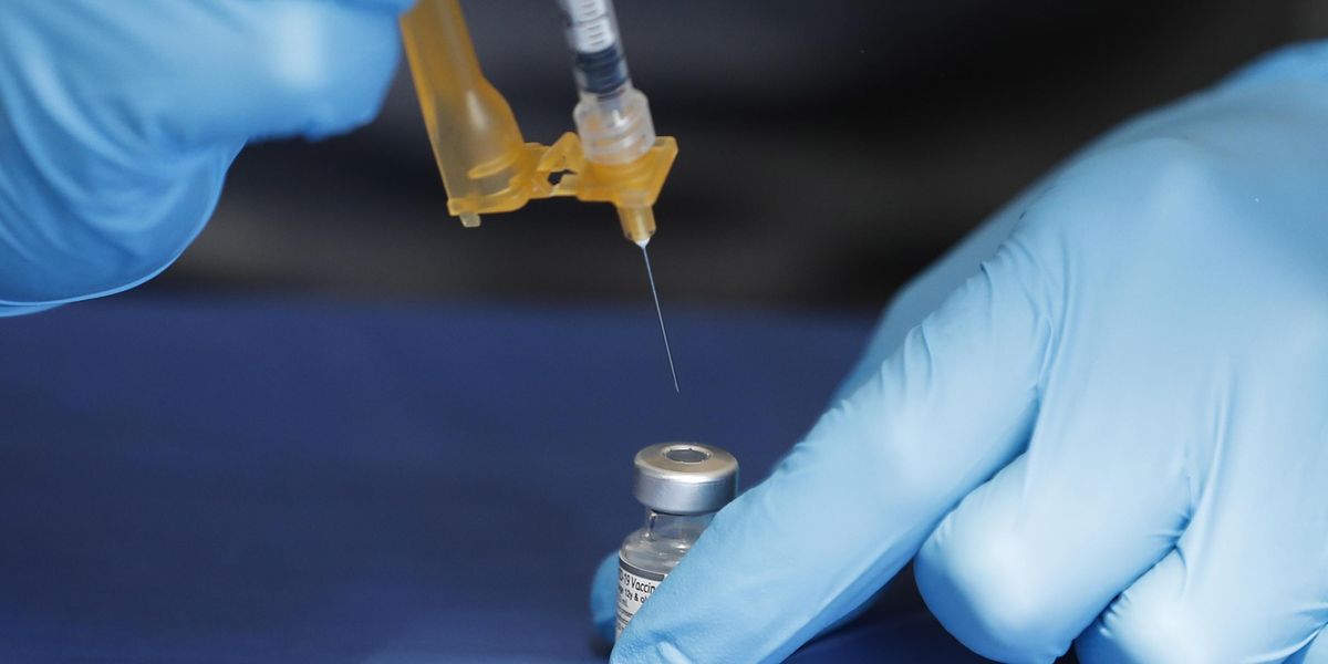 Pfizer ammette: calo immunitario dopo il vaccino - La Verità