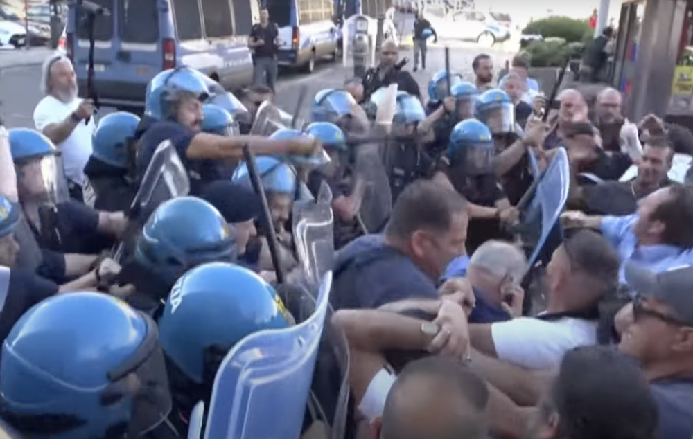 Roma: la polizia carica i pescatori in sciopero - L'INDIPENDENTE